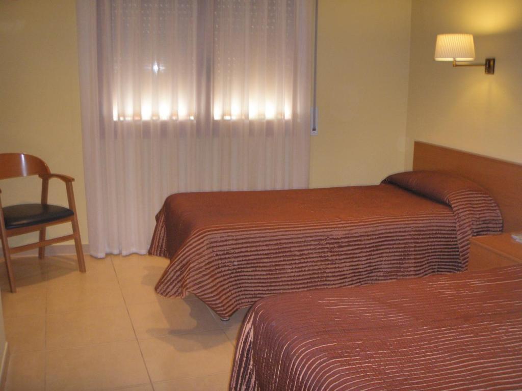 Hostal Mallorquines Riudarenes Room photo